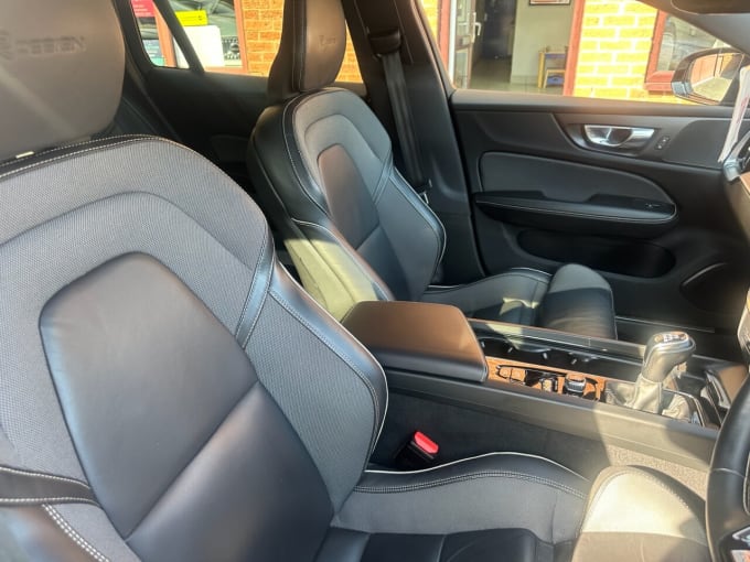 2025 Volvo V60