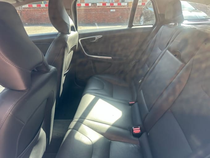 2025 Volvo V60