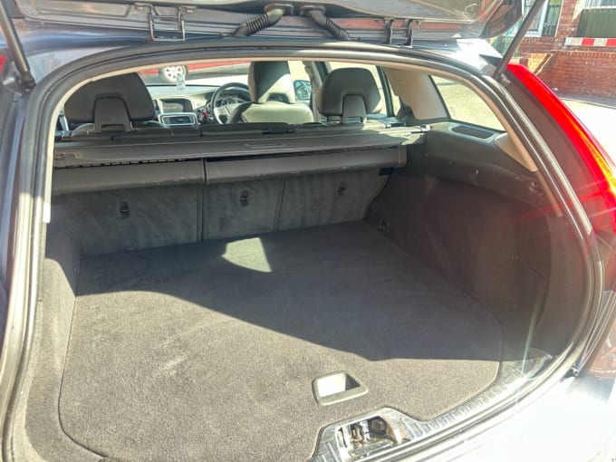 2025 Volvo V60