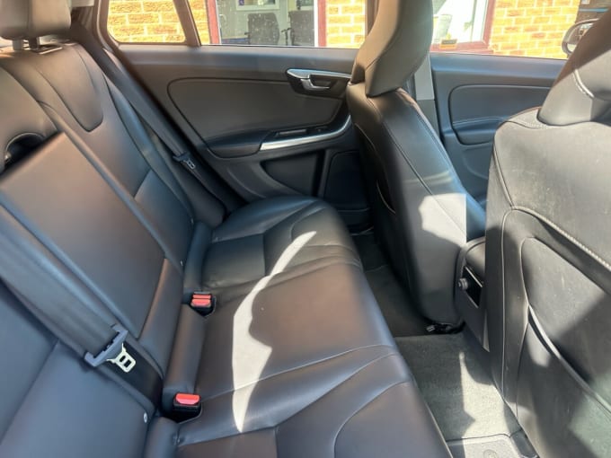 2025 Volvo V60
