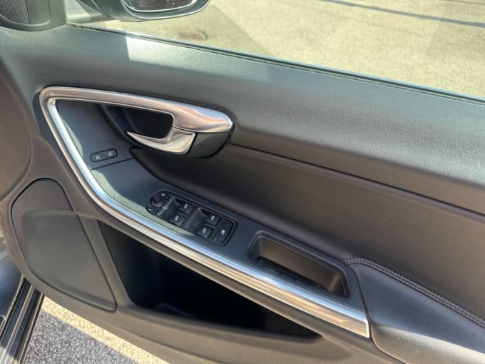 2025 Volvo V60