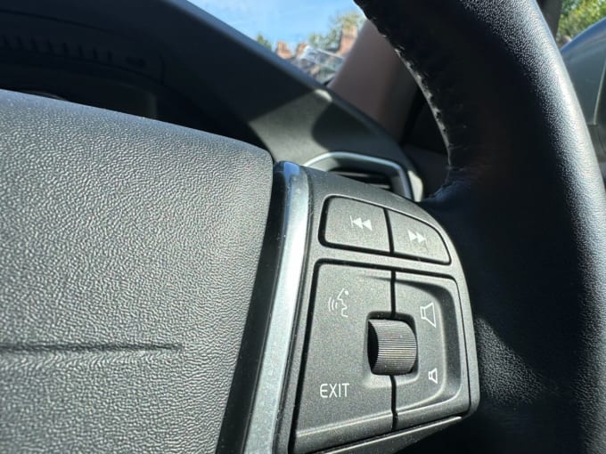 2025 Volvo V60