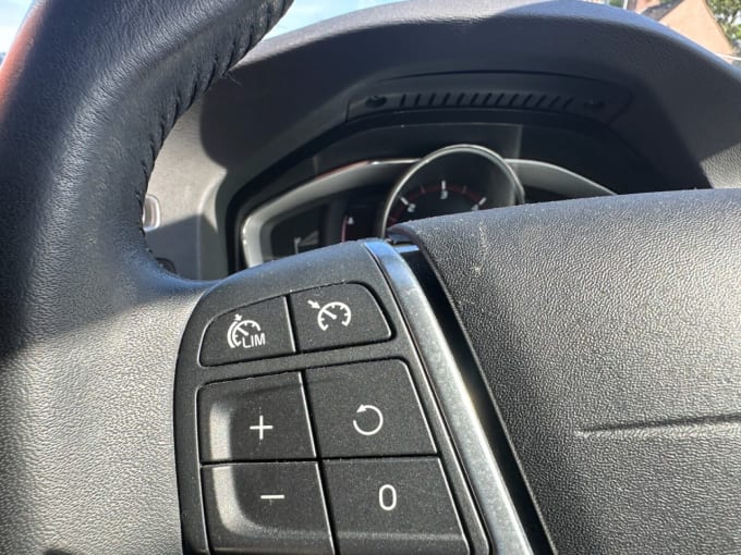 2025 Volvo V60