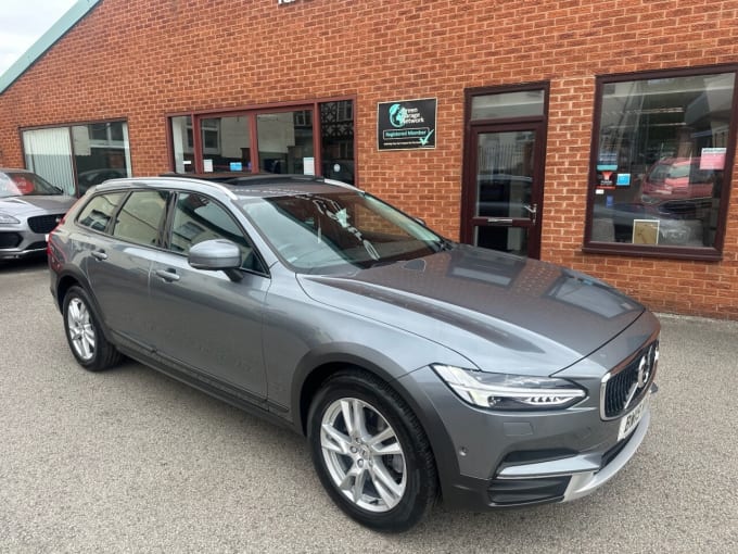 2025 Volvo V90 Cross Country