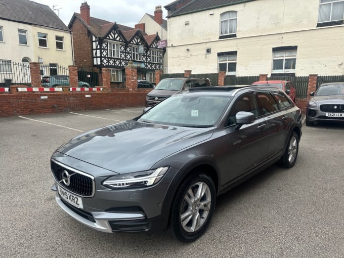 2025 Volvo V90 Cross Country