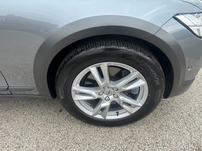 2025 Volvo V90 Cross Country