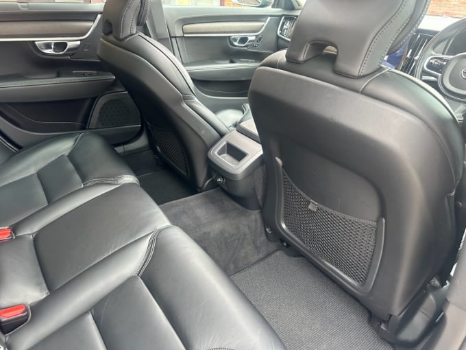 2025 Volvo V90 Cross Country