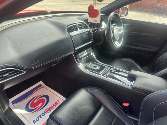 2025 Jaguar Xe