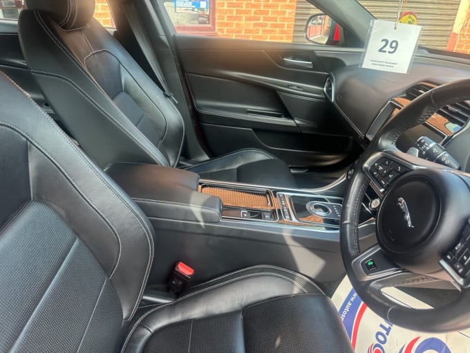 2025 Jaguar Xe