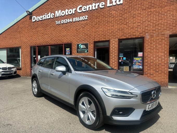 2025 Volvo V60 Cross Country