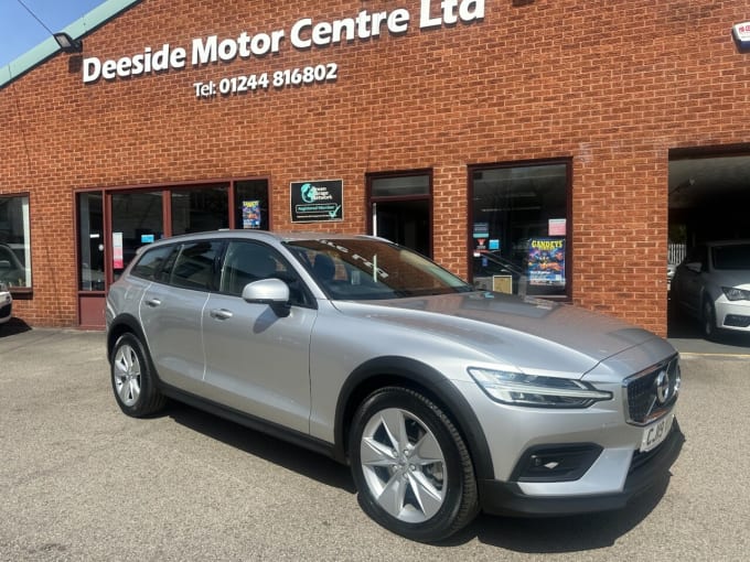2025 Volvo V60 Cross Country