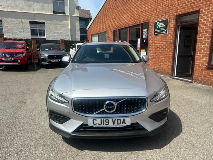 2025 Volvo V60 Cross Country