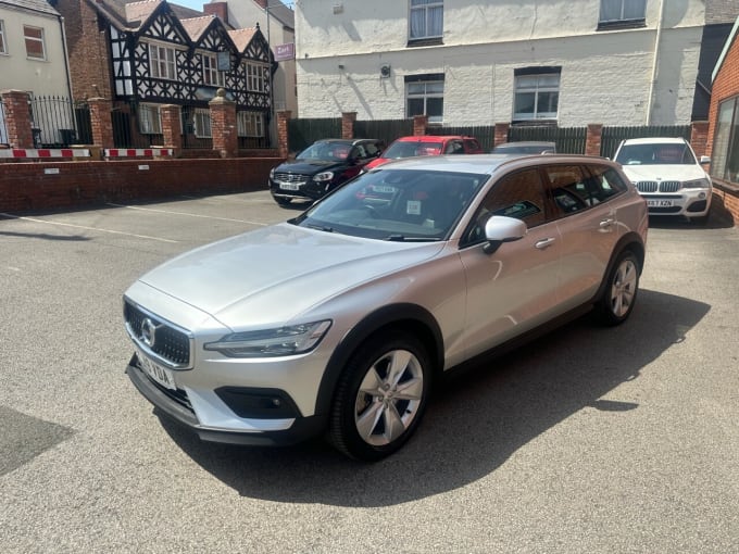 2025 Volvo V60 Cross Country