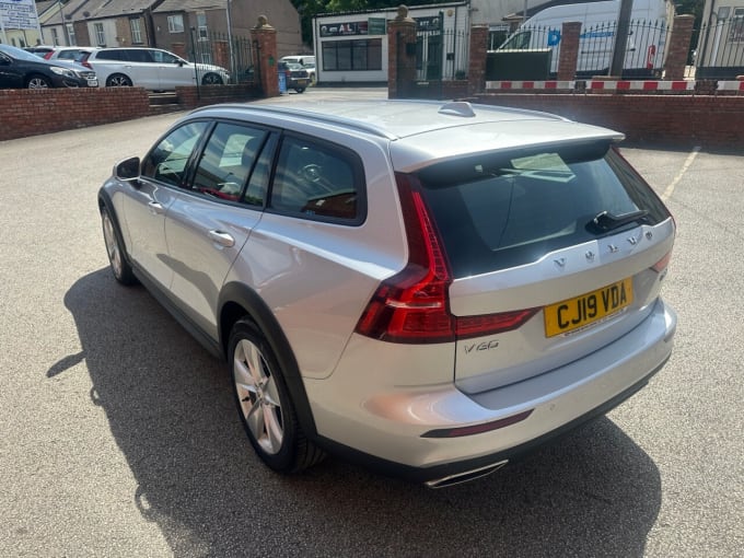 2025 Volvo V60 Cross Country