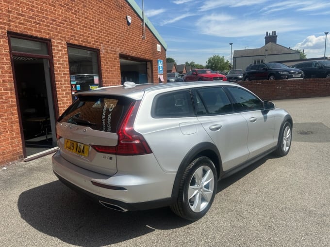 2025 Volvo V60 Cross Country