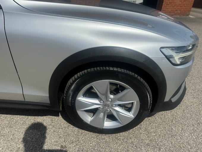 2025 Volvo V60 Cross Country