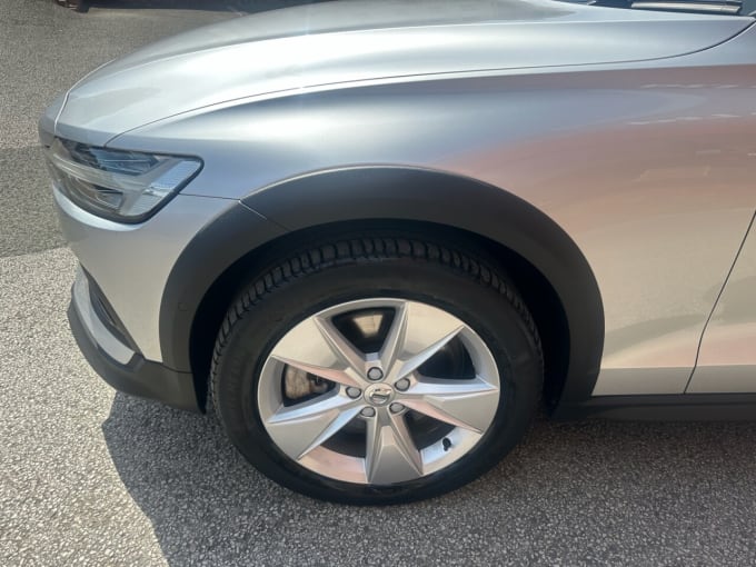 2025 Volvo V60 Cross Country