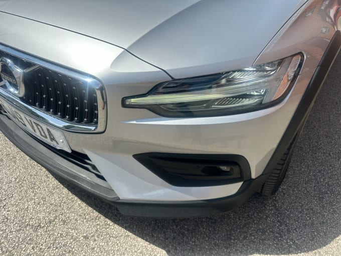 2025 Volvo V60 Cross Country