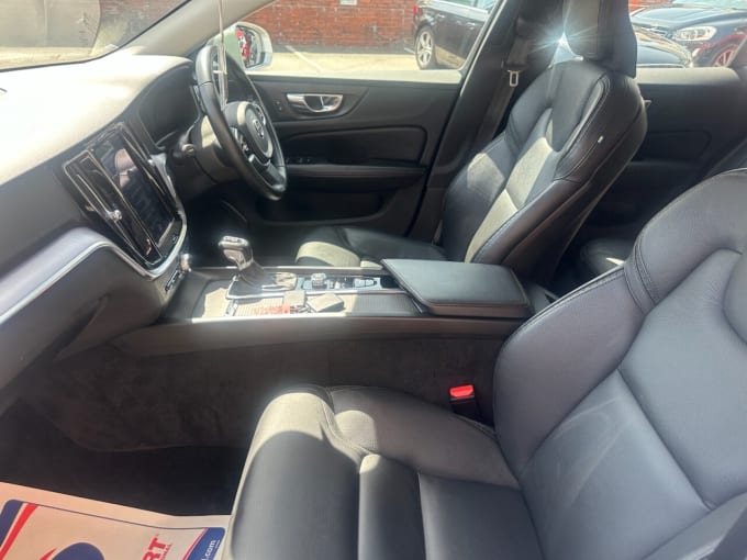 2025 Volvo V60 Cross Country