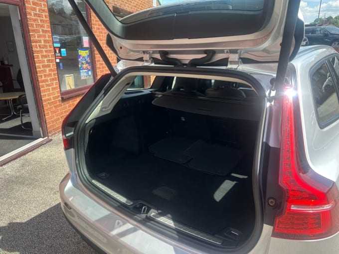 2025 Volvo V60 Cross Country
