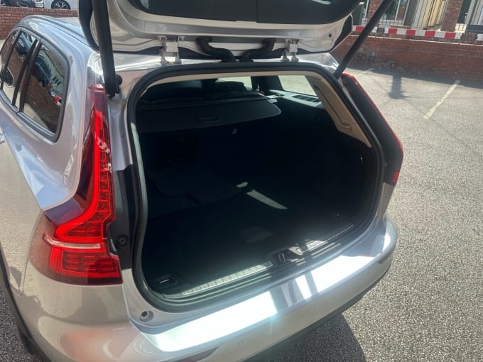 2025 Volvo V60 Cross Country
