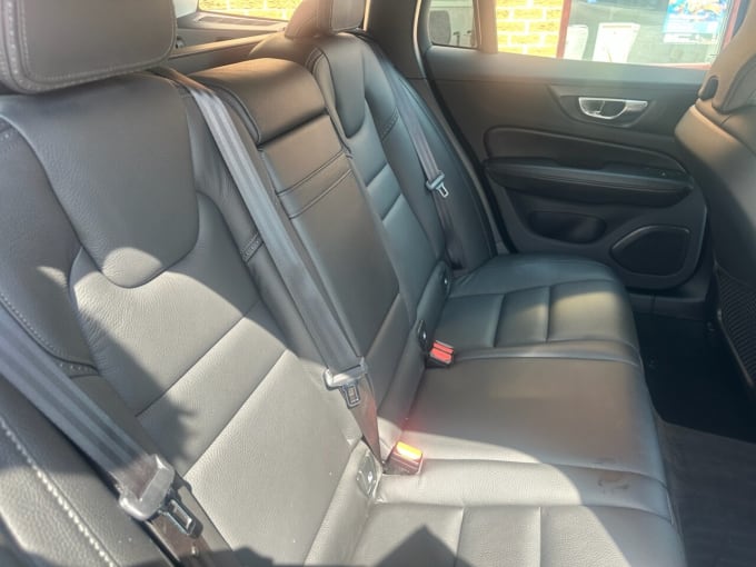 2025 Volvo V60 Cross Country