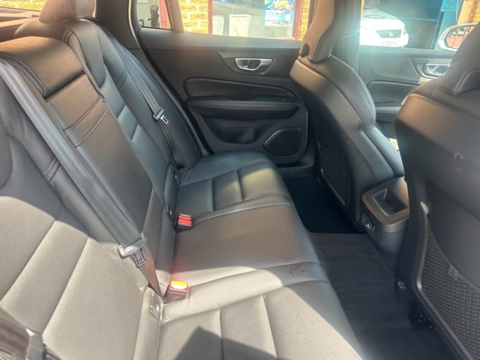 2025 Volvo V60 Cross Country