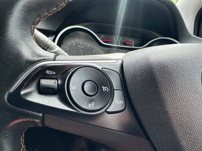 2025 Vauxhall Crossland X