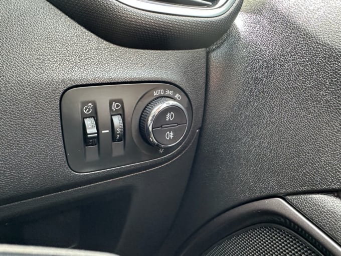 2025 Vauxhall Crossland X
