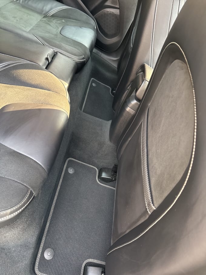 2025 Volvo V40