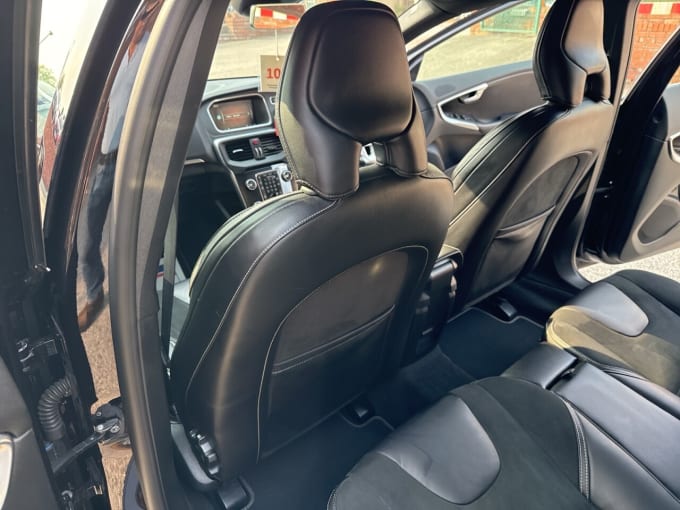 2025 Volvo V40