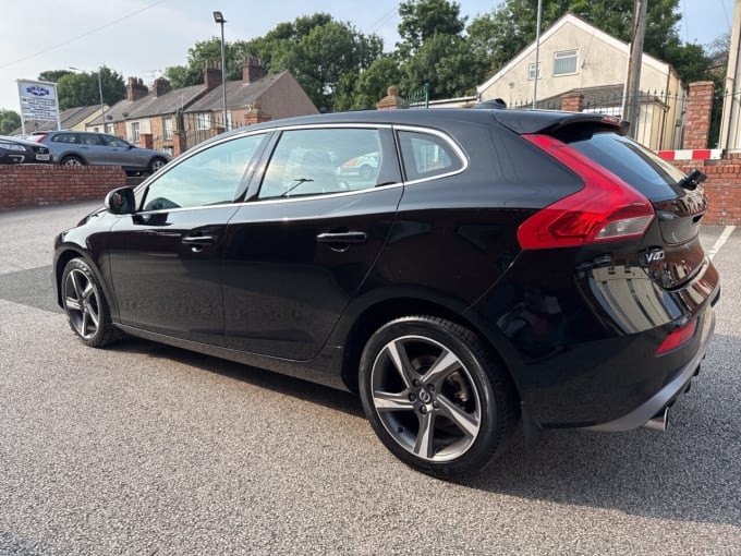 2025 Volvo V40
