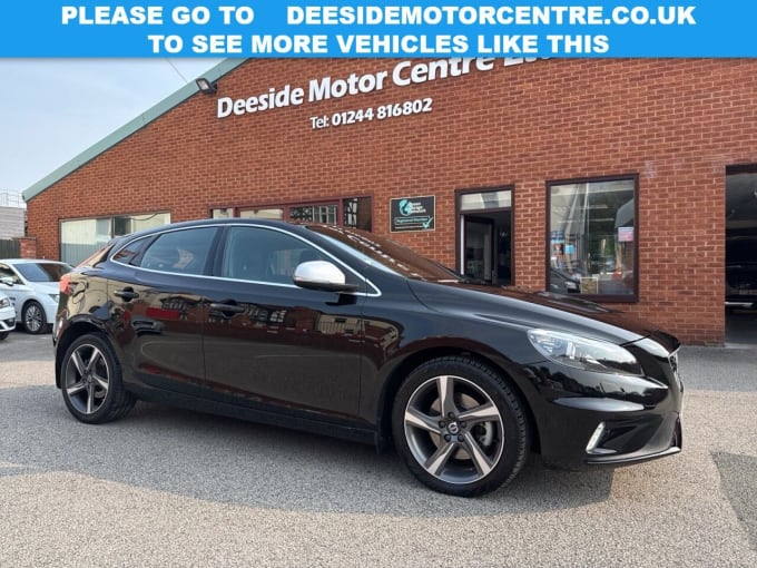 2025 Volvo V40