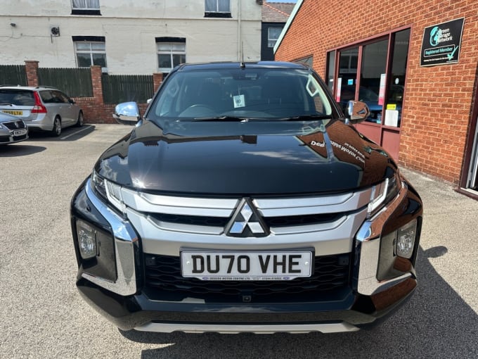 2025 Mitsubishi L200