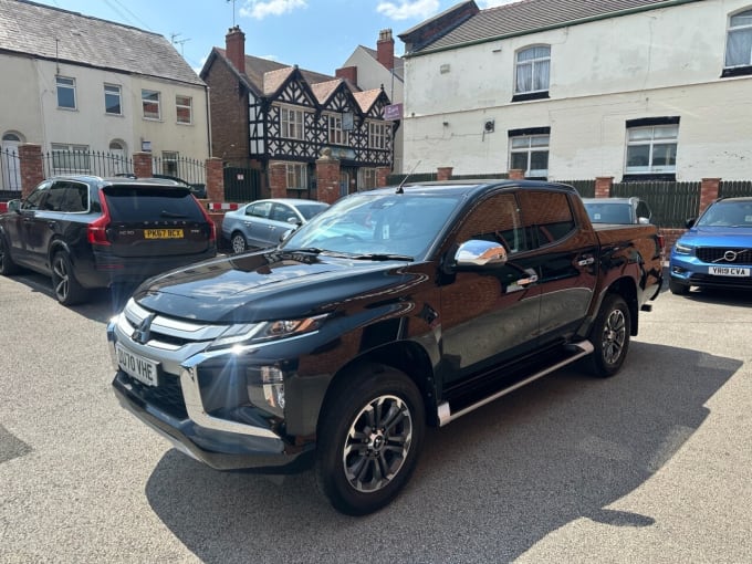 2025 Mitsubishi L200