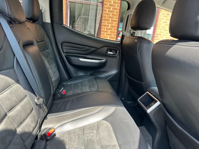 2025 Mitsubishi L200
