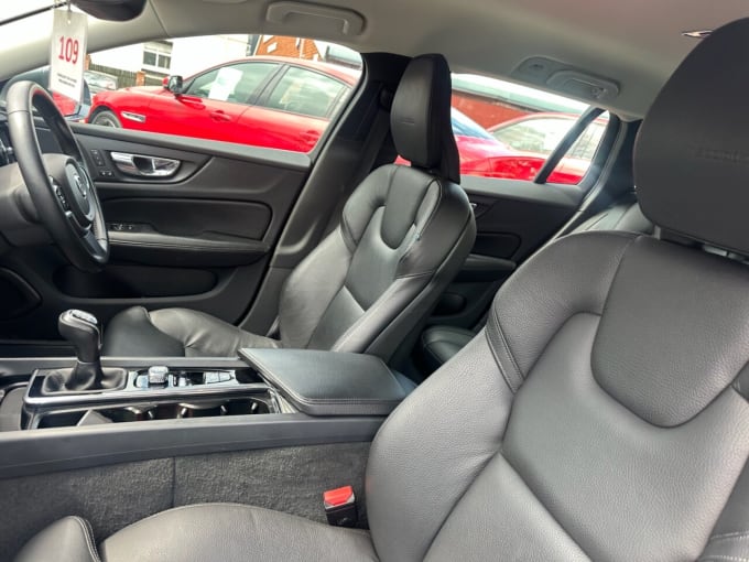 2025 Volvo V60