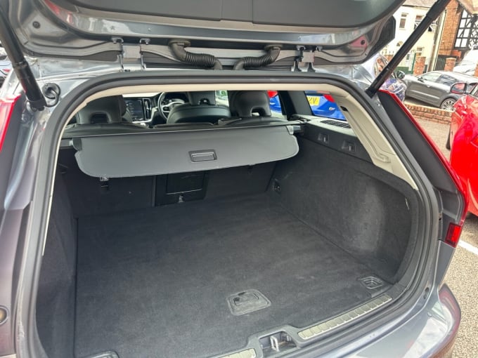 2025 Volvo V60