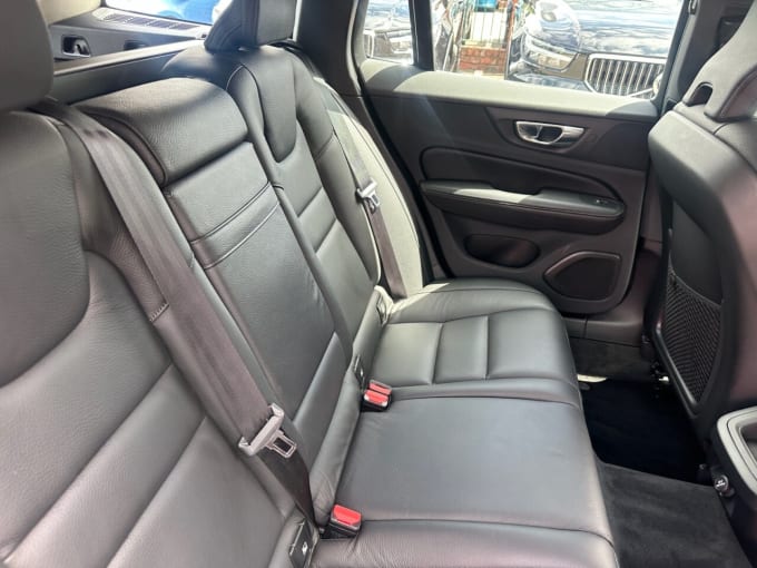 2025 Volvo V60