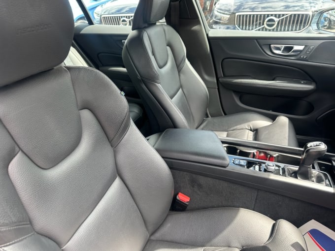 2025 Volvo V60