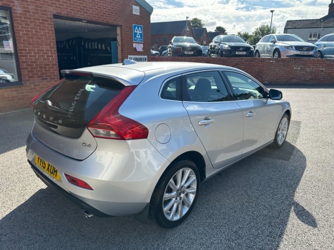 2025 Volvo V40
