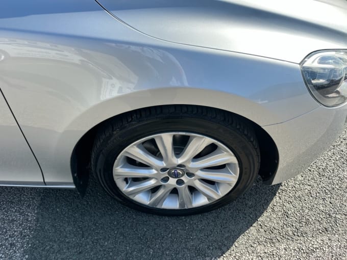 2025 Volvo V40