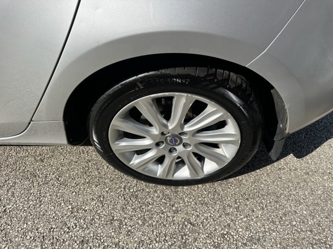 2025 Volvo V40