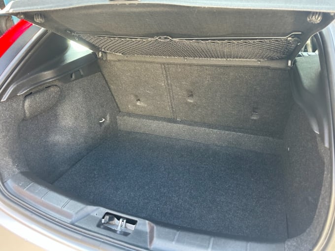 2025 Volvo V40