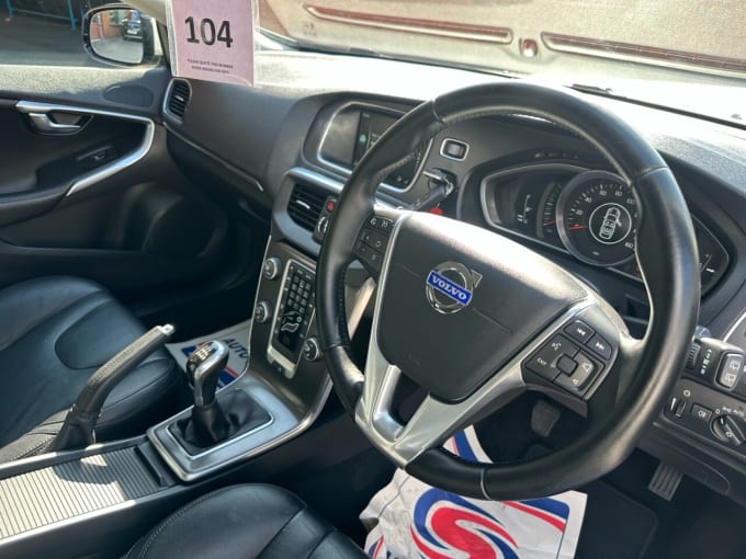 2025 Volvo V40