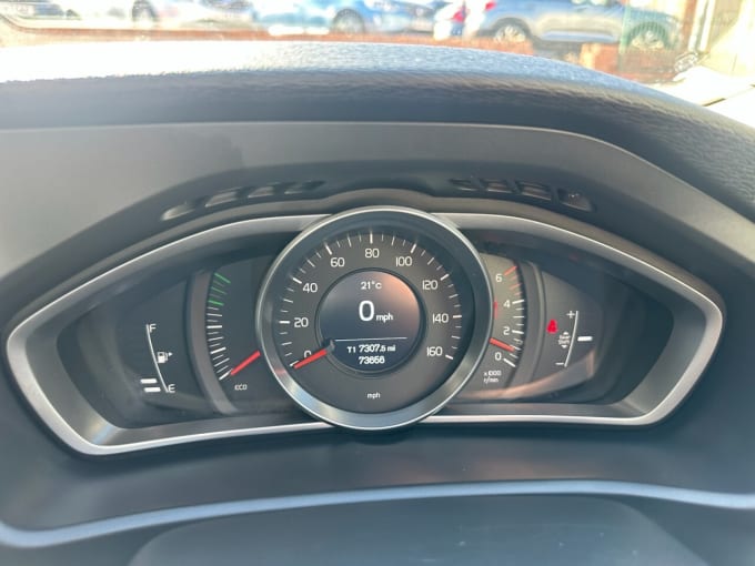 2025 Volvo V40
