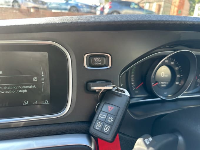 2025 Volvo V40