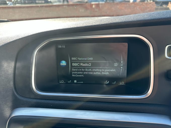 2025 Volvo V40