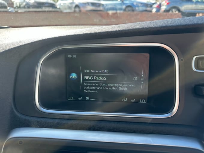 2025 Volvo V40