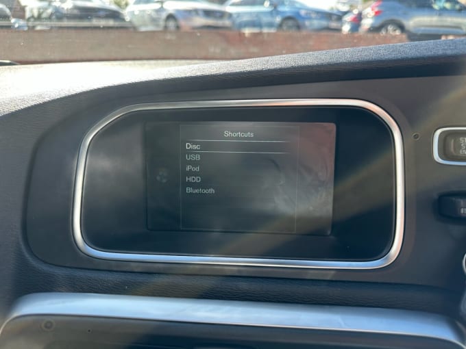 2025 Volvo V40